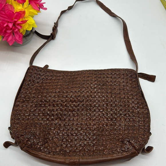 Beautiful Brown Leather Woven Crossbody Bag Made In India BRN7553C - Picture 1 of 14